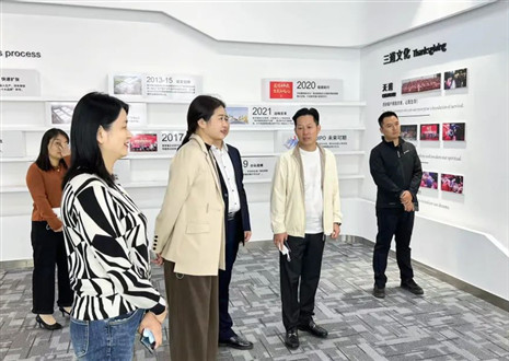 热烈欢迎瑶海区范区长等领导一行来访星空(中国)xingkong家居股份有限公司参观指导！